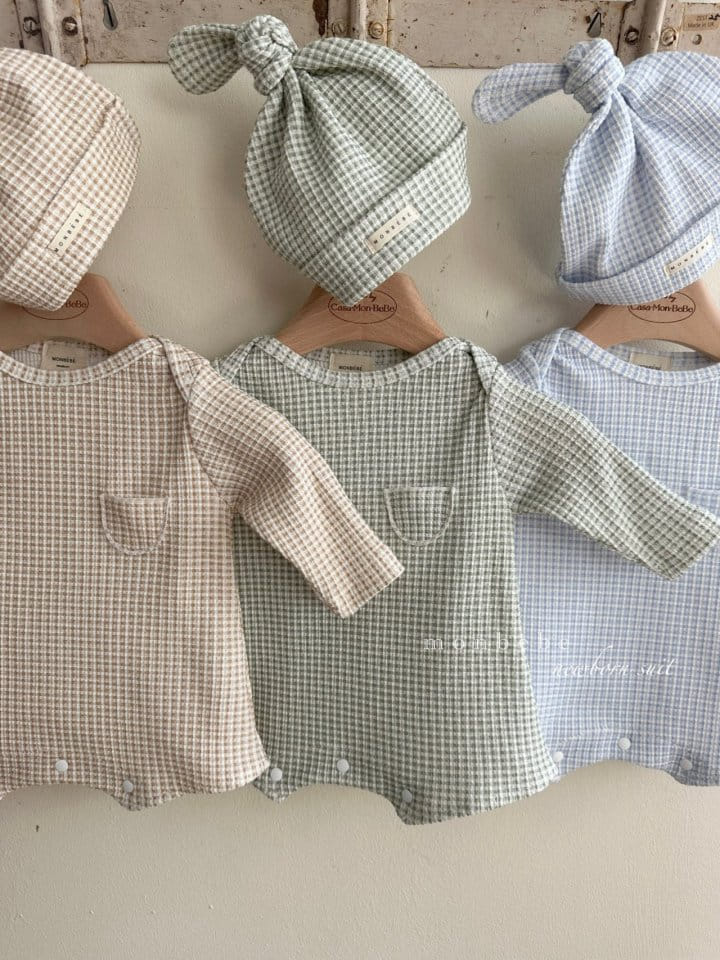 Monbebe - Korean Baby Fashion - #babyootd - Check Waffle Body Suit Bonnet Set