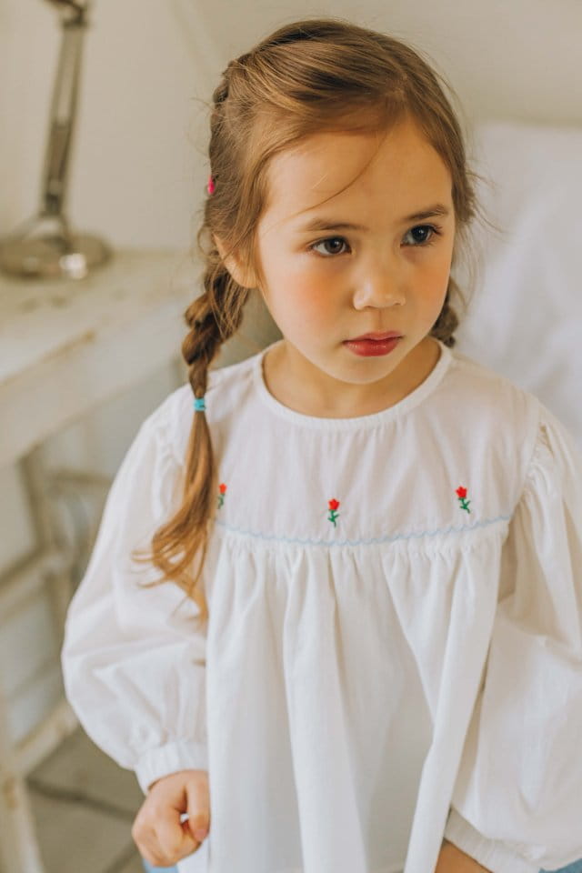 Mumunbaba - Korean Children Fashion - #prettylittlegirls - Low Embroider Blouse - 2