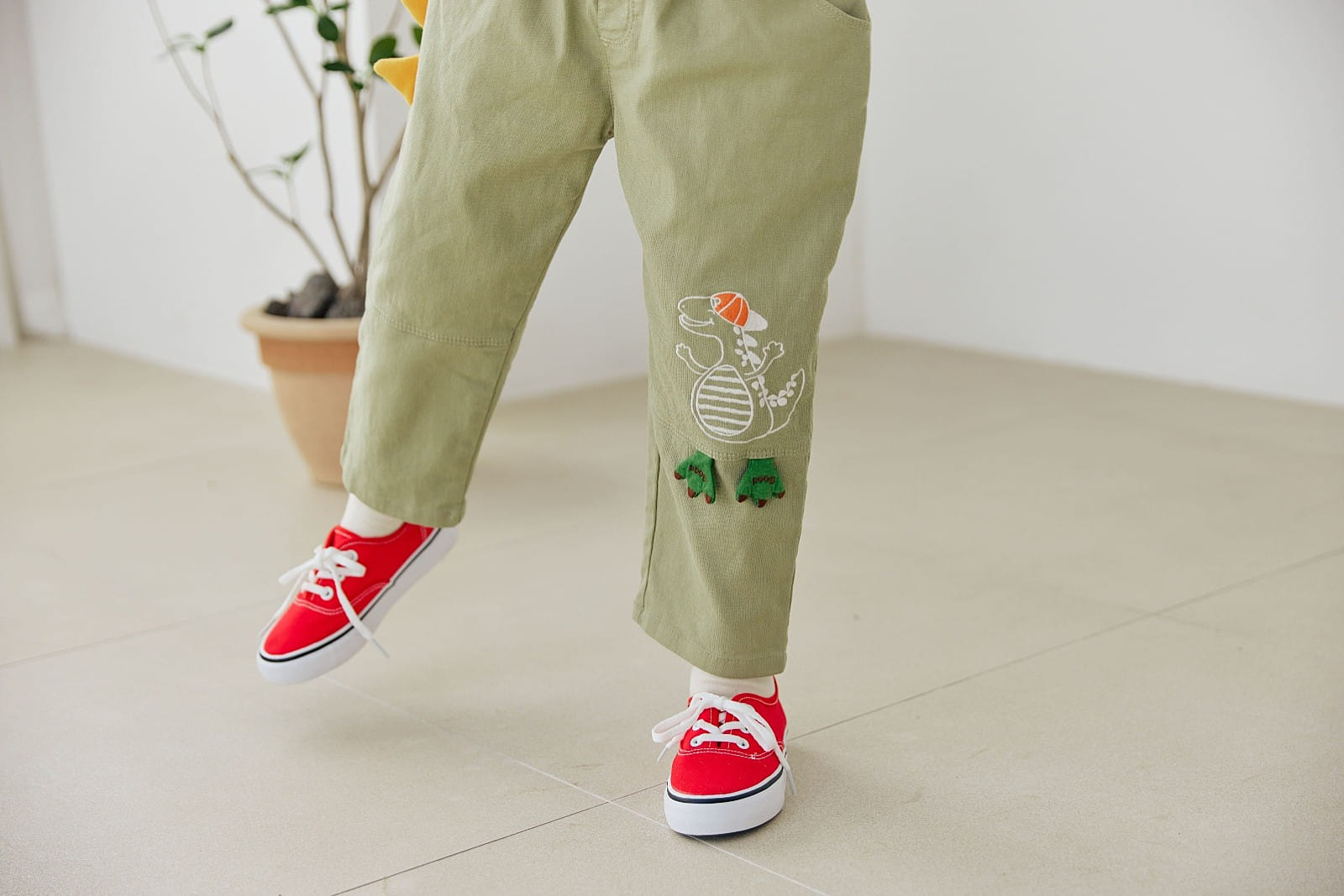 Orange Mom - Korean Children Fashion - #kidsshorts - Span Dinosaur Baggy Pants - 2