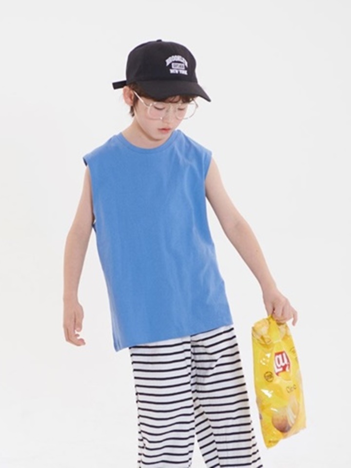 Over Sleeveless Tee