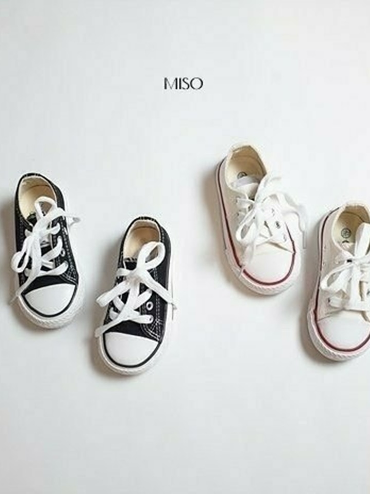 Low Sneakers