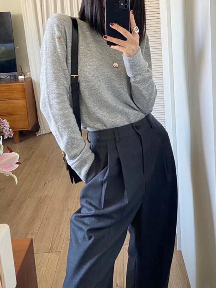 W C Double Lipped Round Neck Knit 