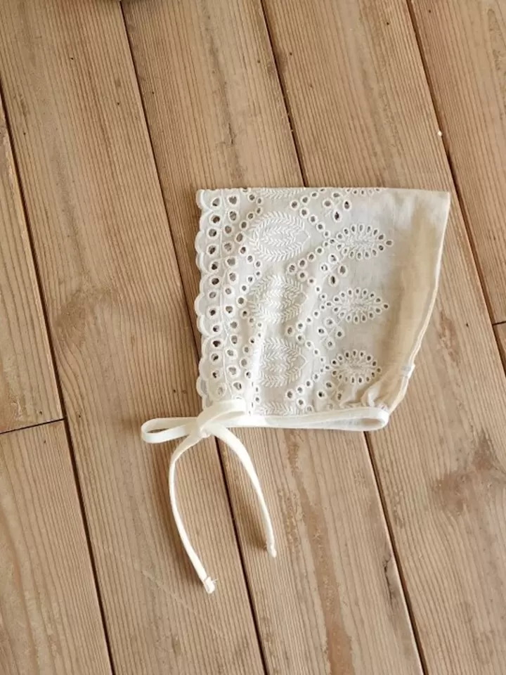 Pring Lace Bonnet