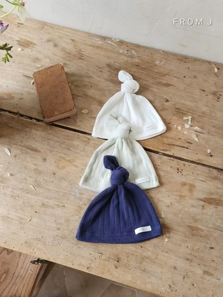 Eyelet Kkokkal Hat