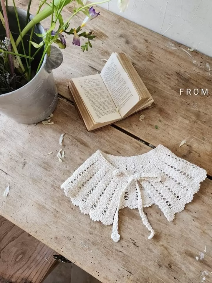 Knitted Collar Cape