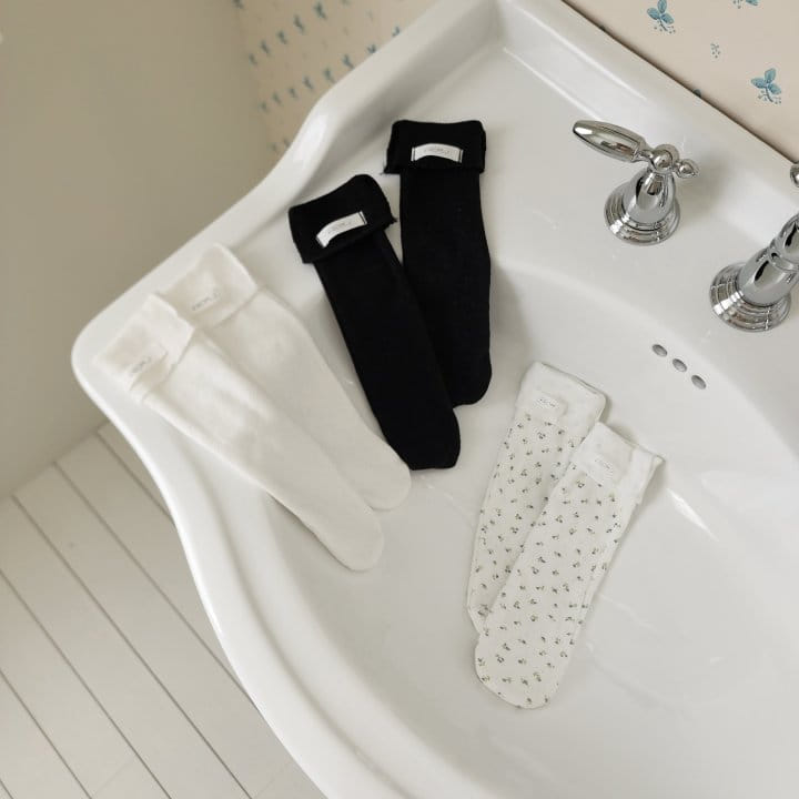 From J - Korean Baby Fashion - #babyfashion - Emly Eyelet KneeSocks - 5