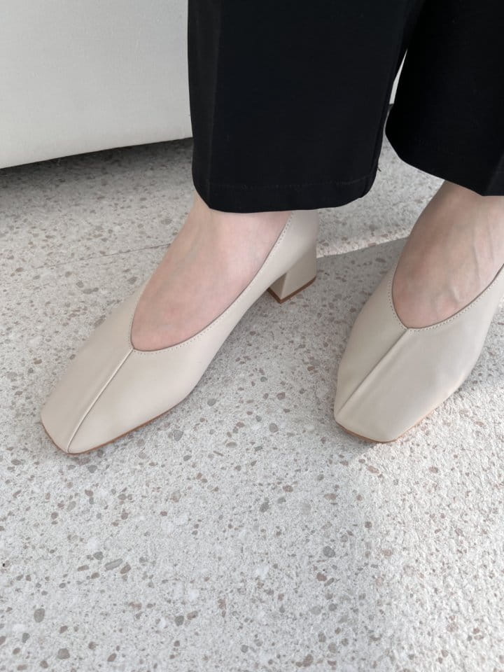Golden Shoe - Korean Women Fashion - #momslook - 46 Flats