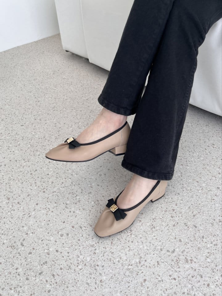 Golden Shoe - Korean Women Fashion - #momslook - 8075 Flats - 8