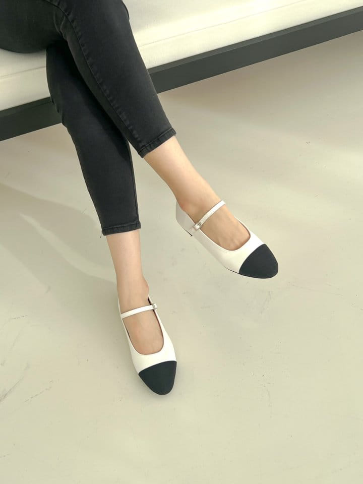 Golden Shoe - Korean Women Fashion - #momslook - K5449 Flats - 8