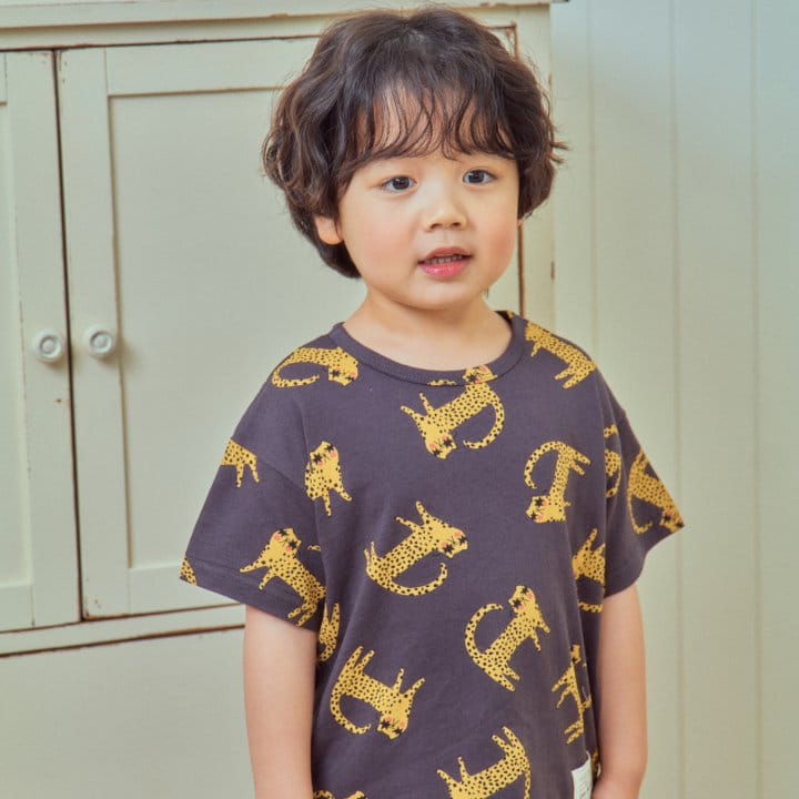 1St Blue - Korean Children Fashion - #kidsstore - Celebrity Leopard Tee - 3
