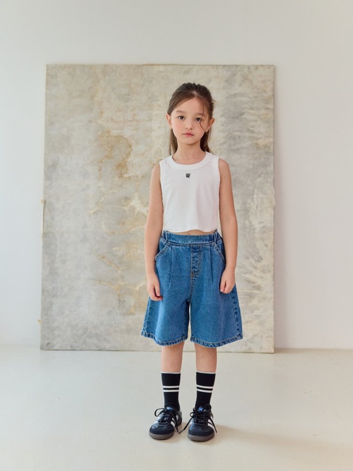 Dore Embroidery Crop Sleeveless Tee