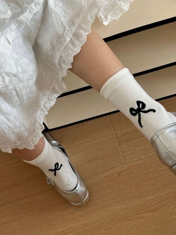 Adult Back Ribbon Socks