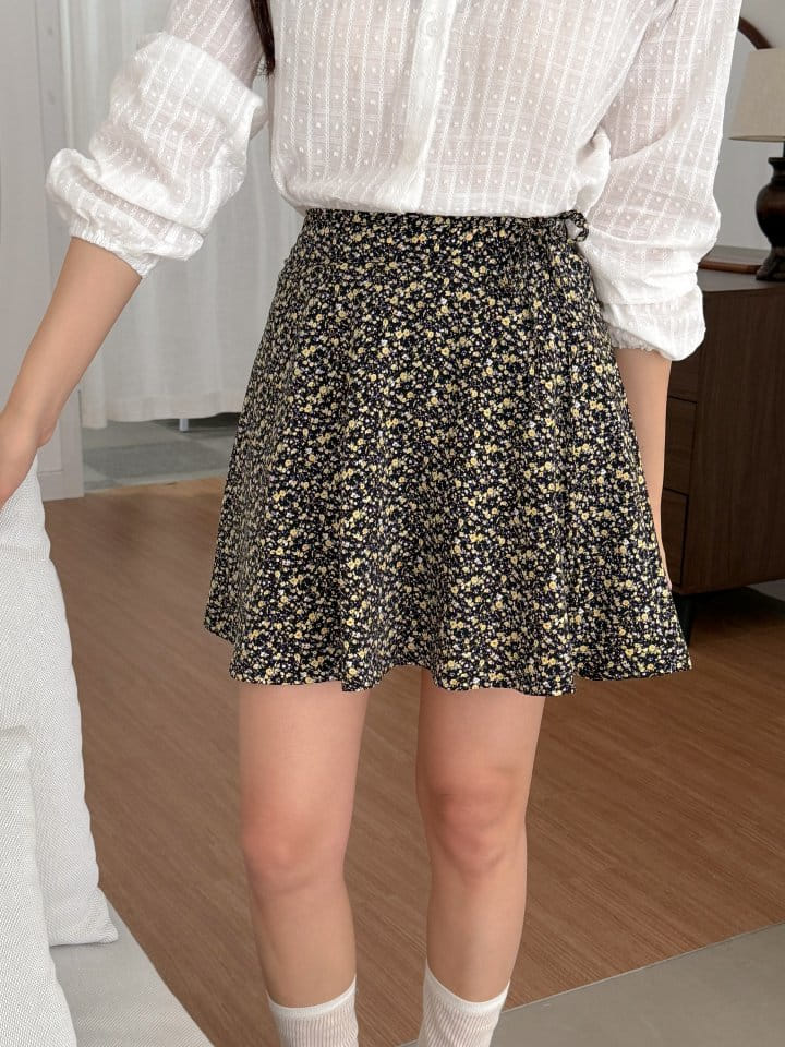 Bytheshew - Korean Women Fashion - #restrostyle - One Pick Skirt Pants - 2