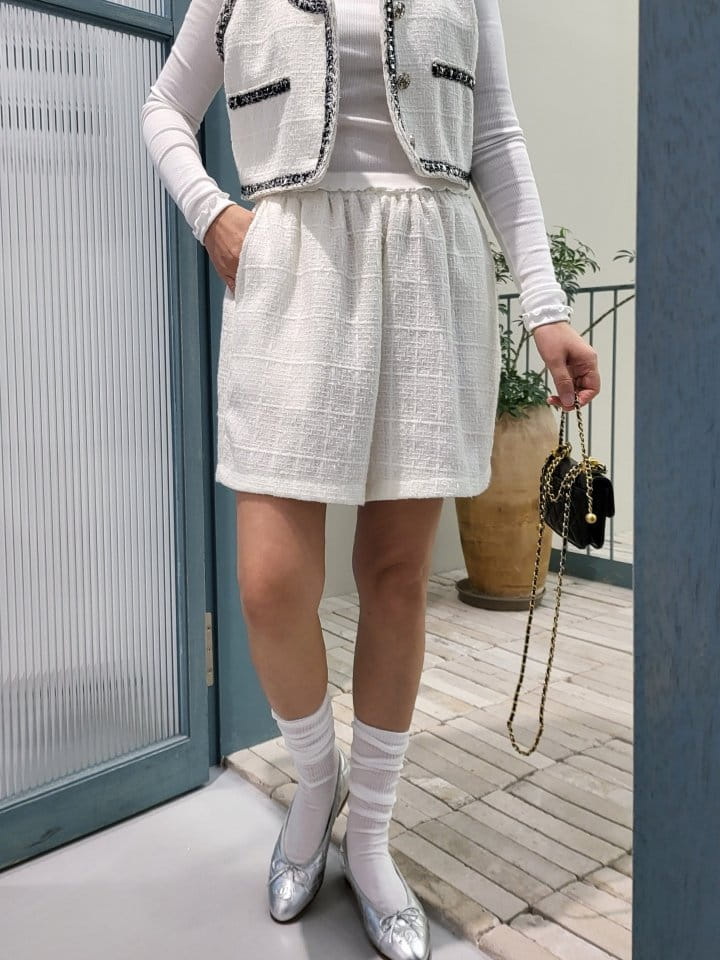 Corner0123 - Korean Women Fashion - #momslook - Pearl Shorts