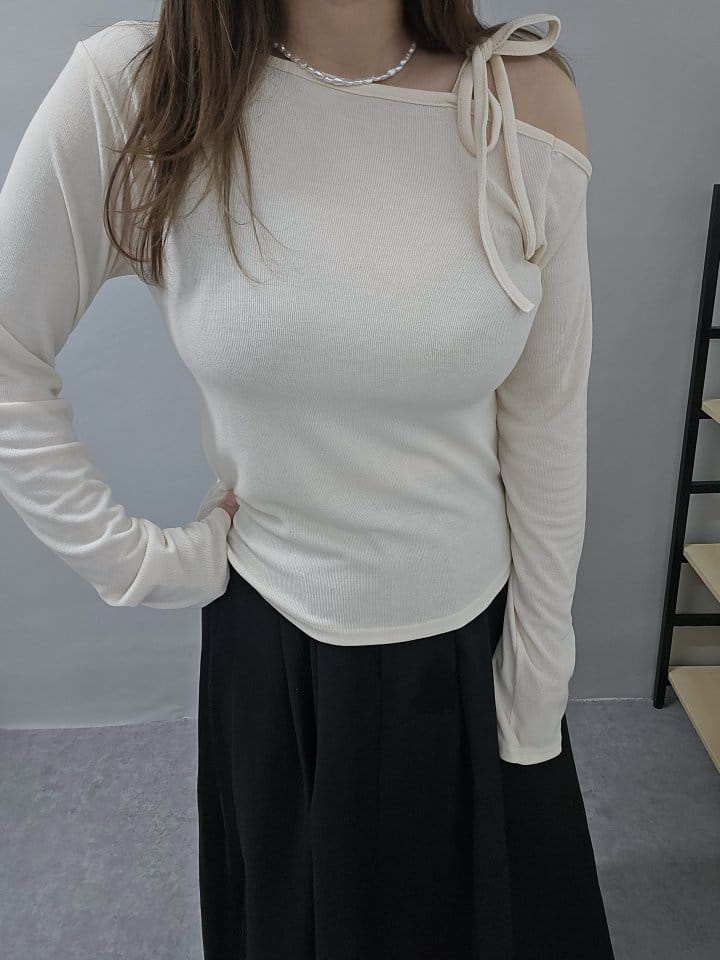 Gram - Korean Women Fashion - #momslook - Open Shoulder Ribbon Tee - 2
