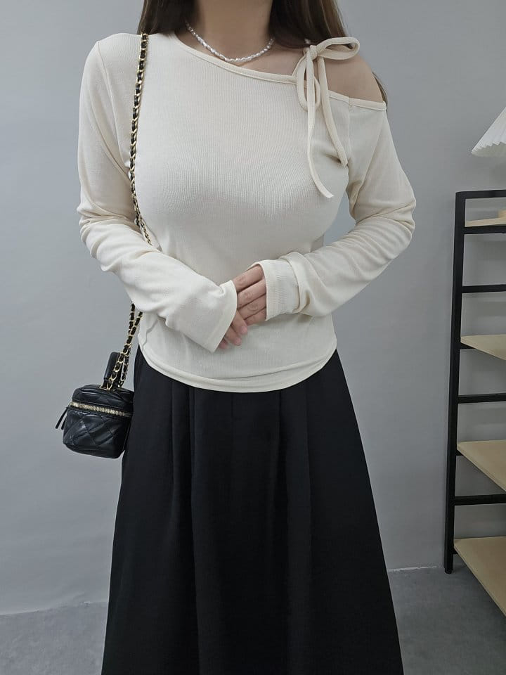 Gram - Korean Women Fashion - #momslook - Open Shoulder Ribbon Tee - 8