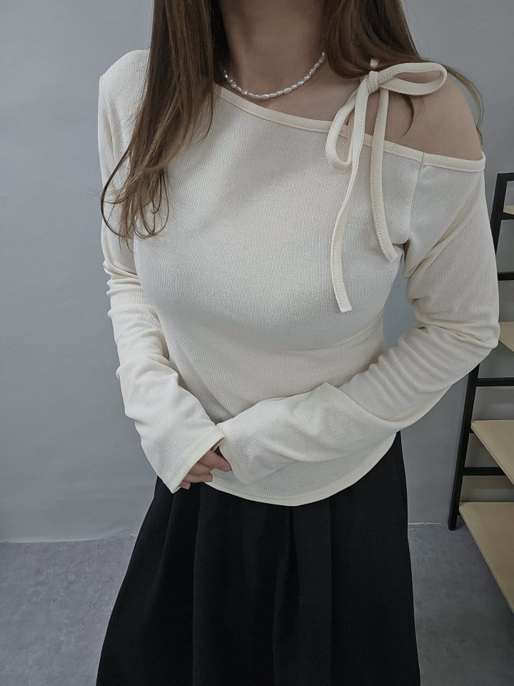 Gram - Korean Women Fashion - #womensfashion - Open Shoulder Ribbon Tee - 5