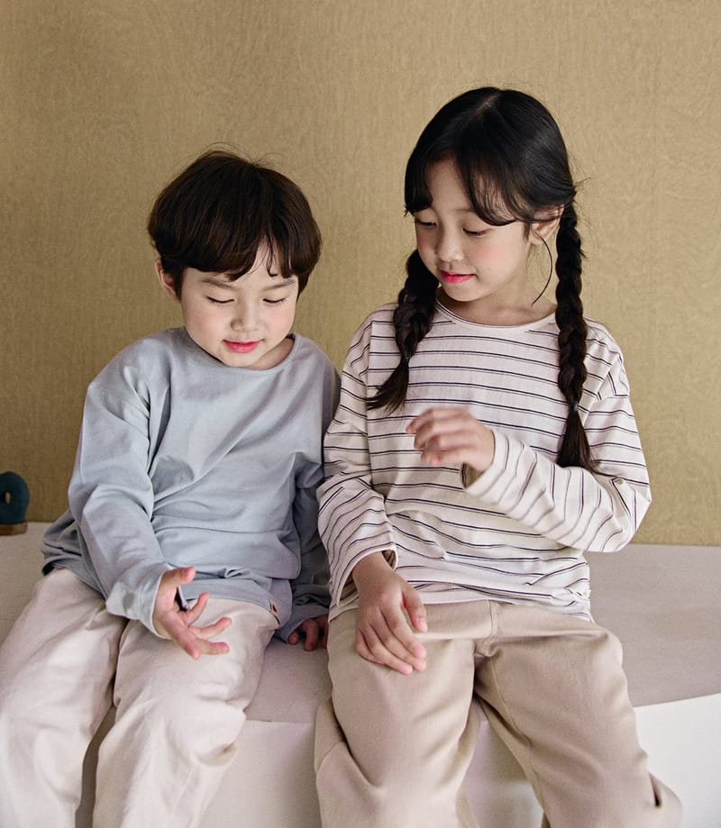 Here I Am - Korean Children Fashion - #kidsshorts - Plain Tee With Mom - 11