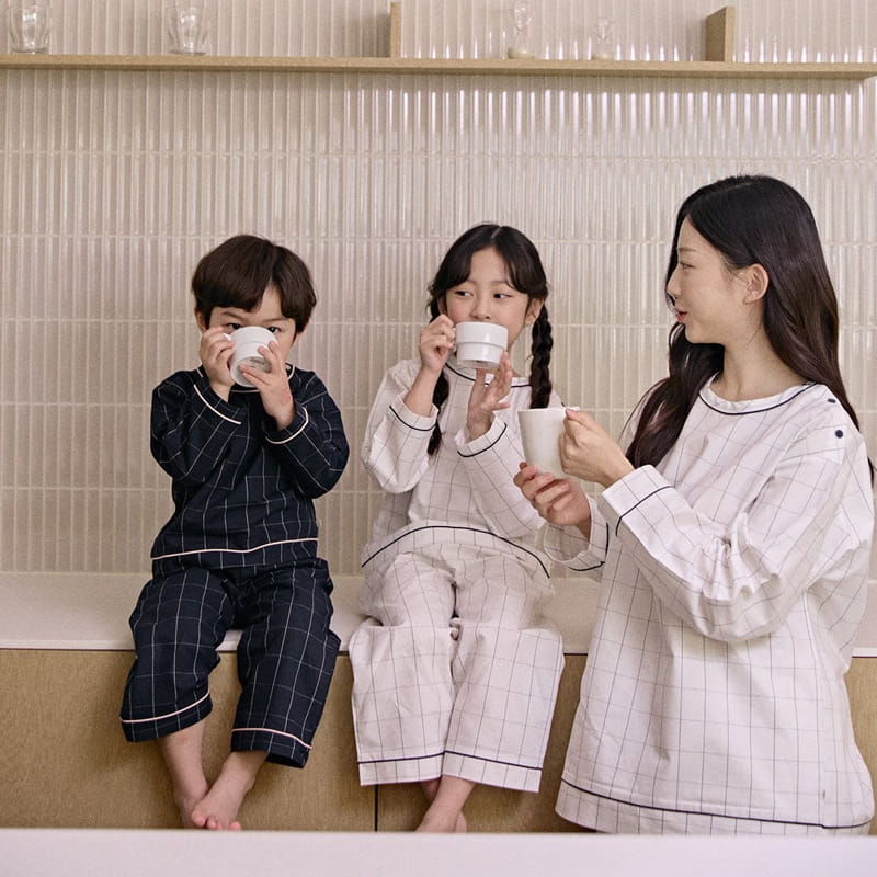 Here I Am - Korean Children Fashion - #kidsshorts - Mild Check Home Wear With Mom - 9
