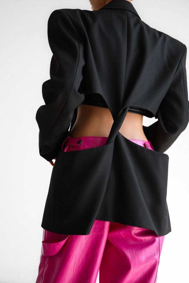 Paper Moon - Korean Women Fashion - #momslook - Squared Shoulder Cut Out Waist Detail Minimal Blazer - 5