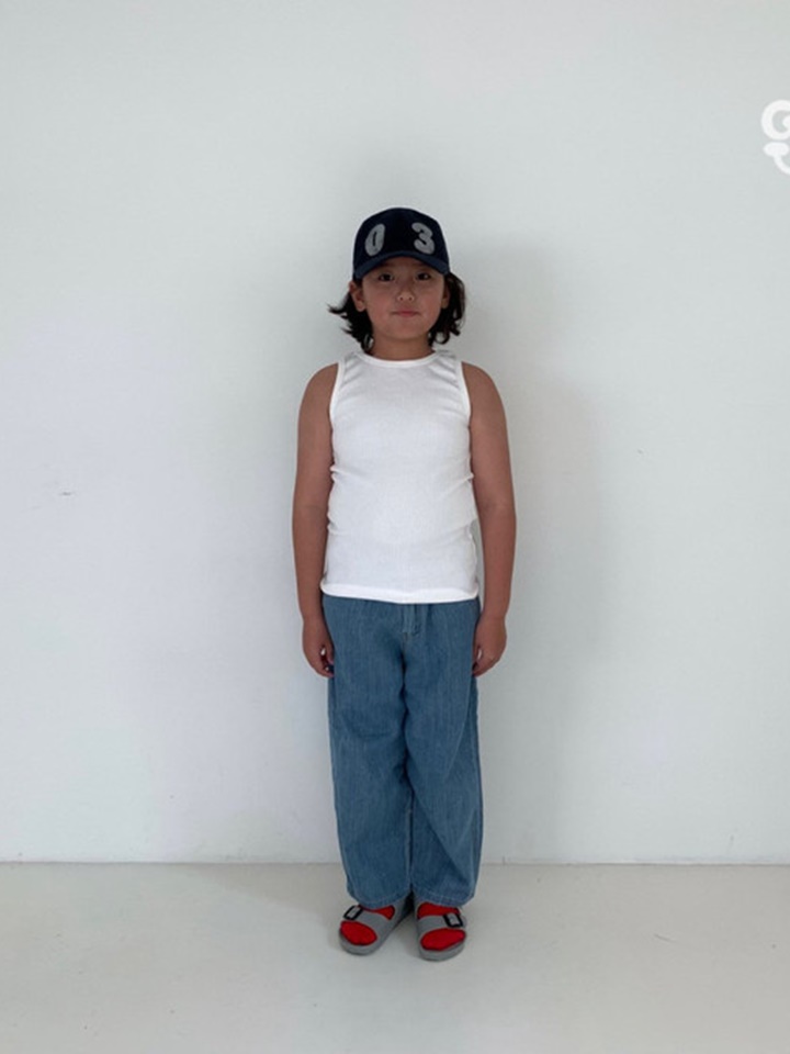 Fit Sleeveless Tee