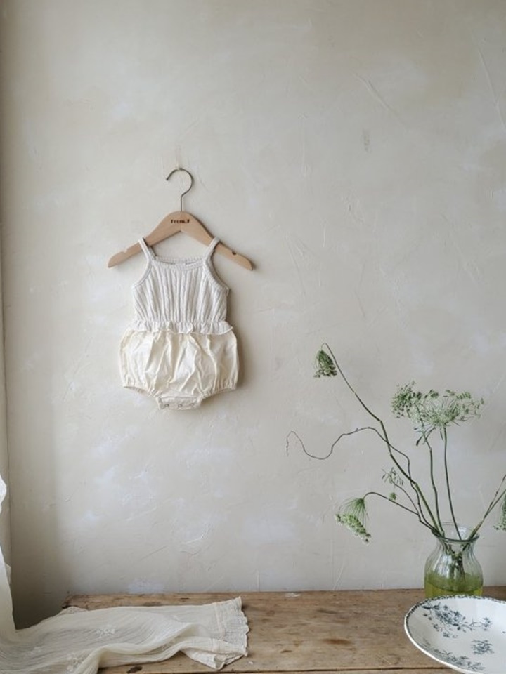 Twist Sleeveless Body Suit