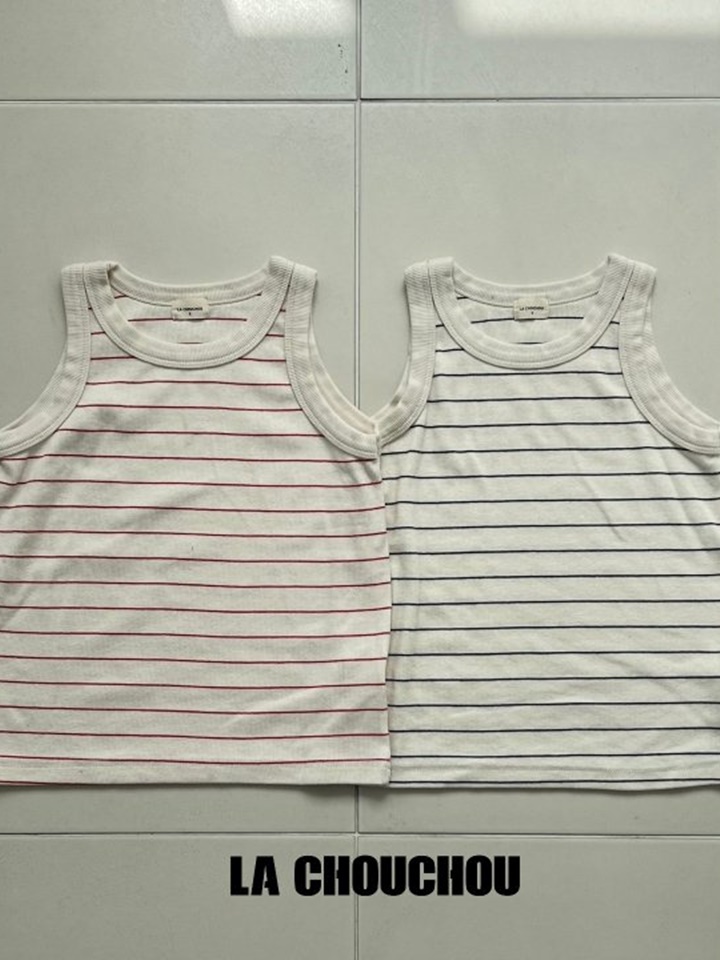 Apple Sleeveless Tee