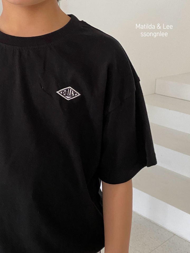 Daily Embroidery Tee Daily Embroidery Tee