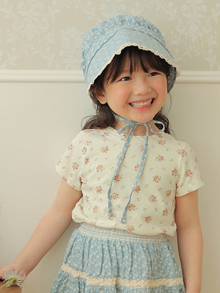 Adela Tee