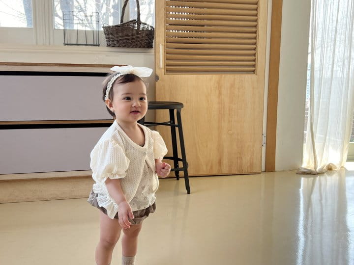 Bebe Nine - Korean Baby Fashion - #babyoutfit - Snow Sleeveless Top Bottom Set - 11