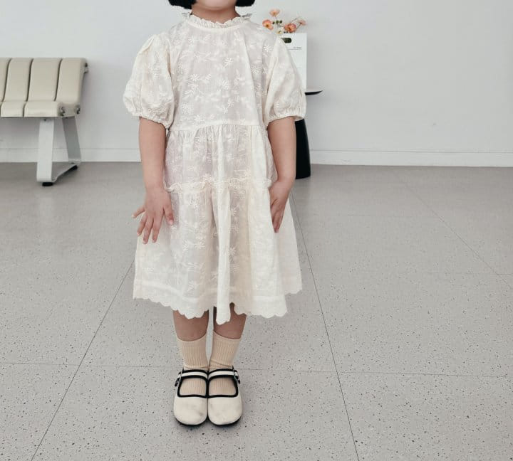 Bienvenu - Korean Children Fashion - #stylishchildhood - Embroidery Kan Kan Blouse - 9