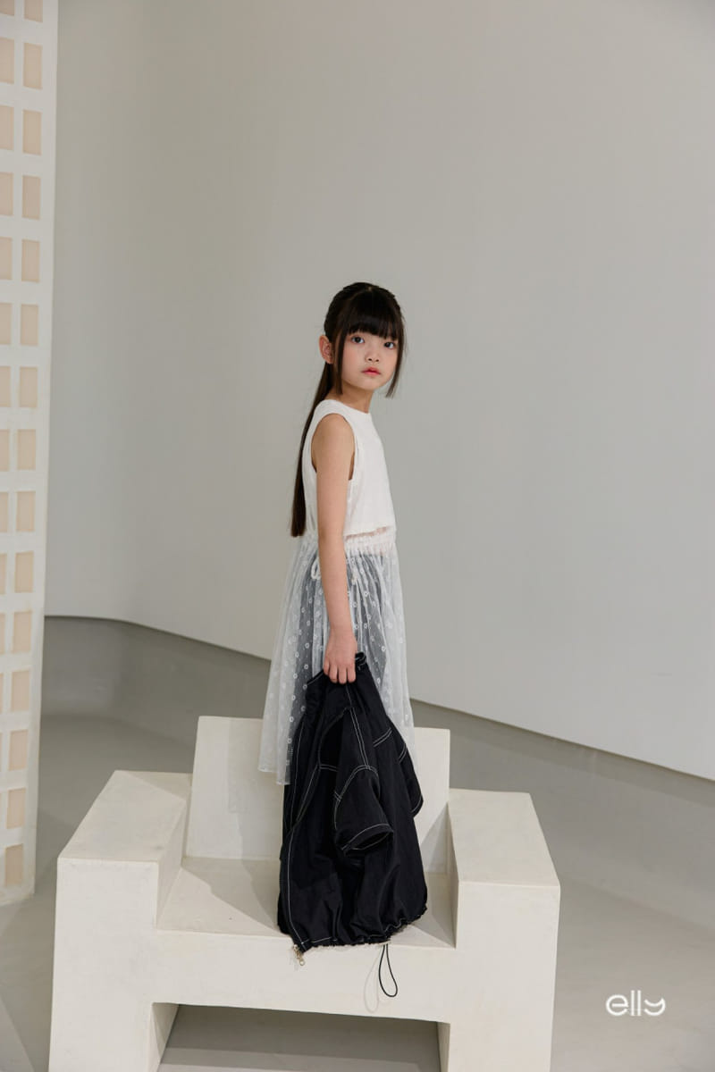 Ellymolly - Korean Children Fashion - #magicofchildhood - Vanilla Crop Sleeveless Tee - 11