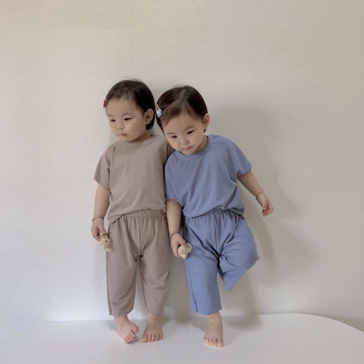 Moran - Korean Children Fashion - #prettylittlegirls - Cool Pleats Top Bottom Set - 2