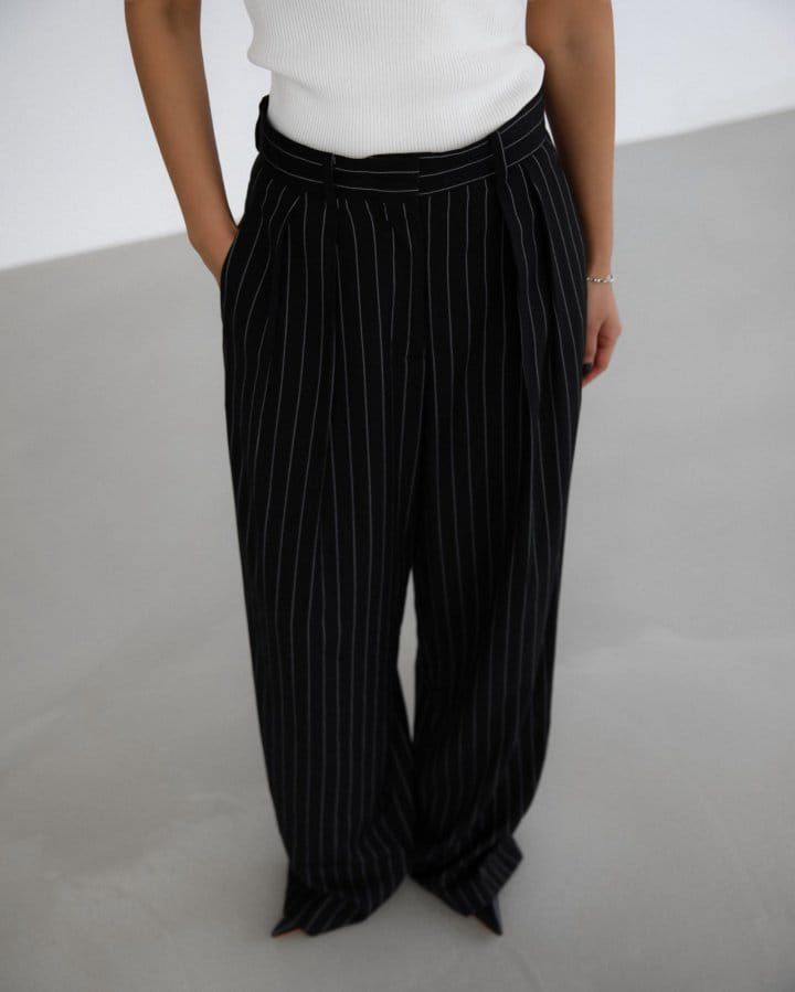 Paper Moon - Korean Women Fashion - #thatsdarling - Wide Pin Stripe Set Up Suit Pleated Trousers - 4