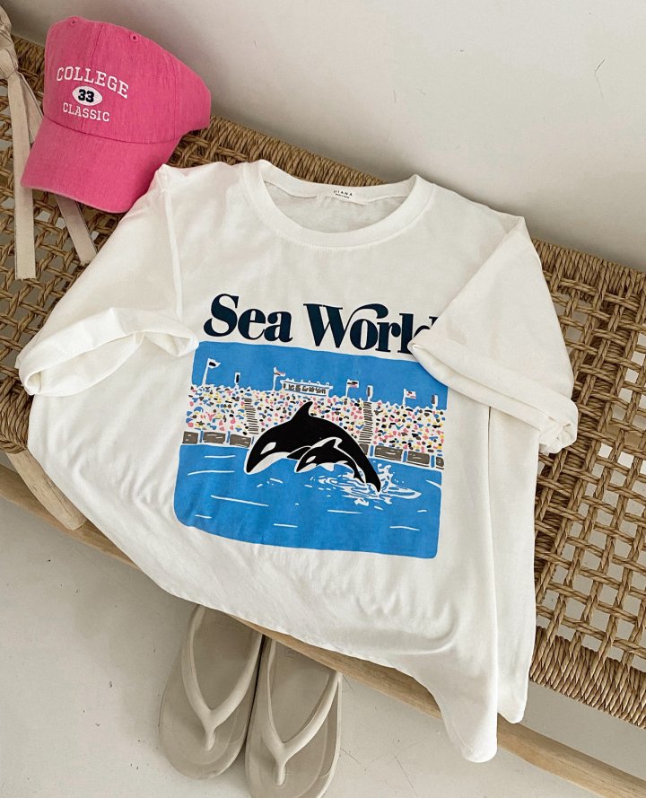 Sea World Tee