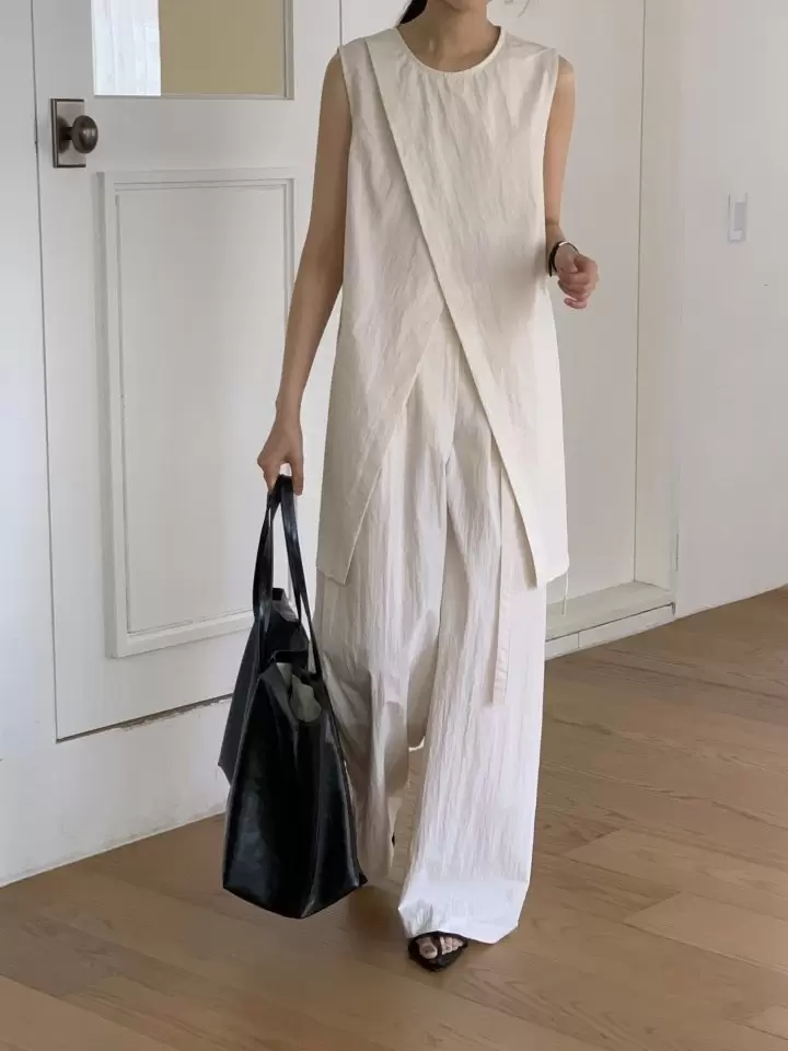 Rena Sleeveless Tee