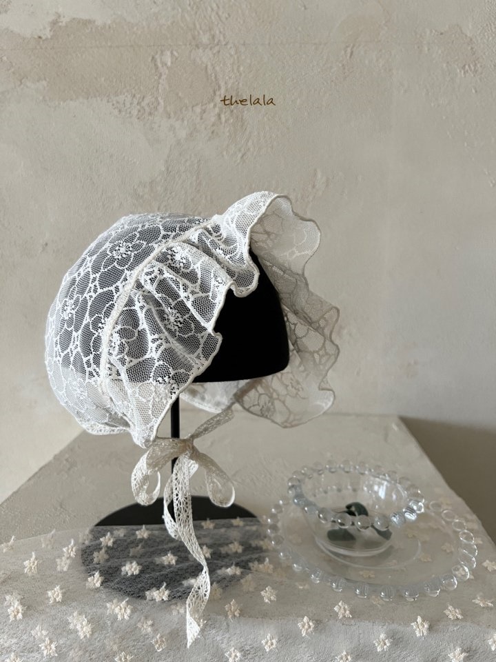 Light Flower Bonnet