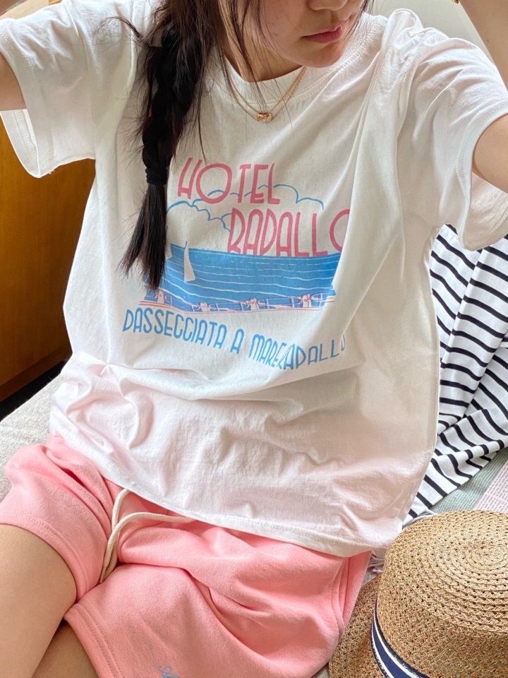 Hotel Tee