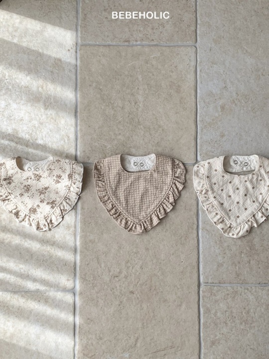Frill Bib