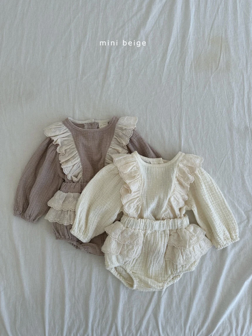 Slit Frill Blouse Slit Frill Blouse