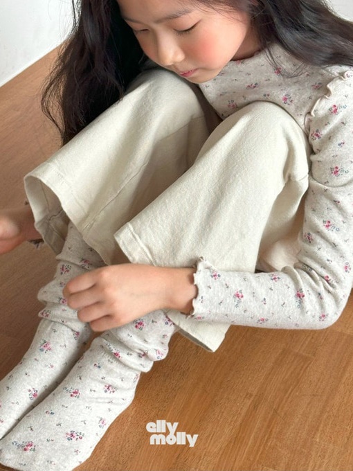 Sand Flower Wave Socks