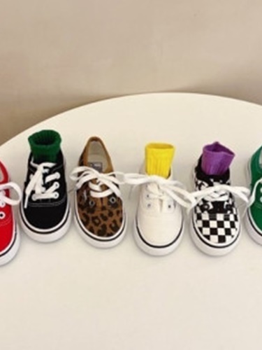 Essentic Sneakers