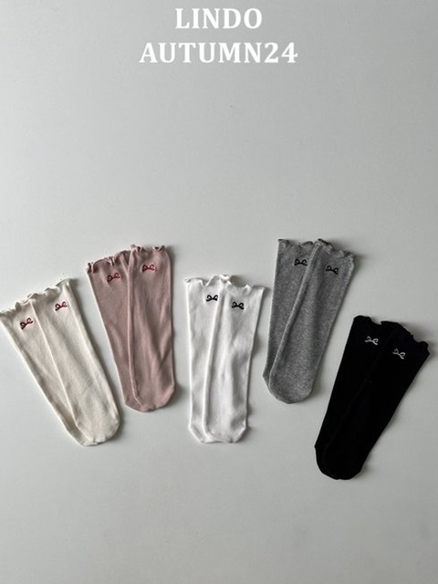Embo Ribbon Socks