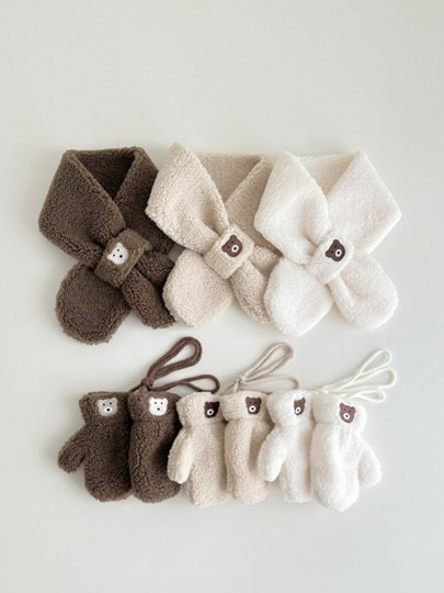 Embroidered Bear Muffler Set