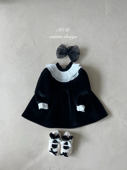 Pleated Collar Winter Dress Pleated Collar Winter Dress