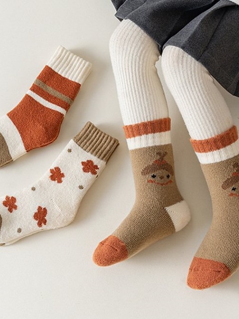 Chestnut Flower Socks Set