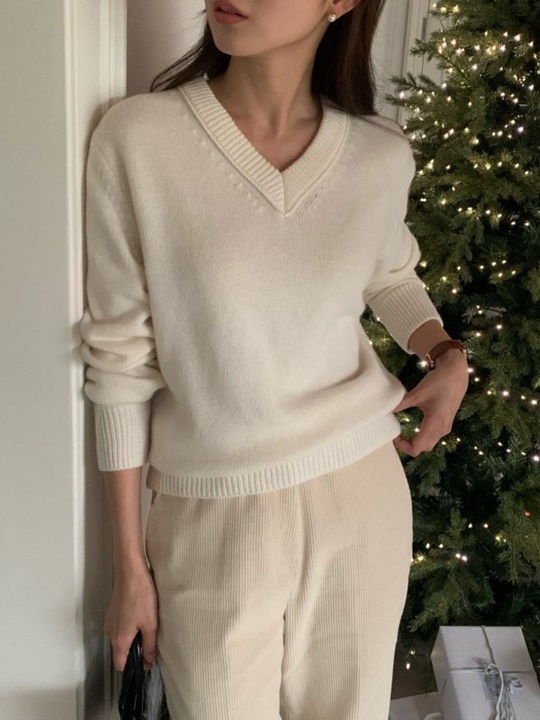 Snug V-neck Knit Snug V-neck Knit
