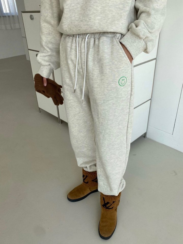 Diana - Korean Women Fashion - #vintagekidsstyle - Smile Fleece Jogger Pants - 2