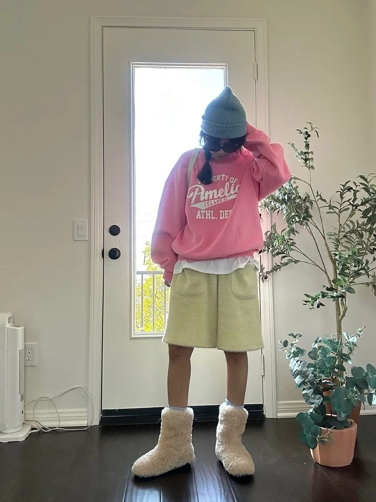 Amelia Sweatshirts Amelia Sweatshirts