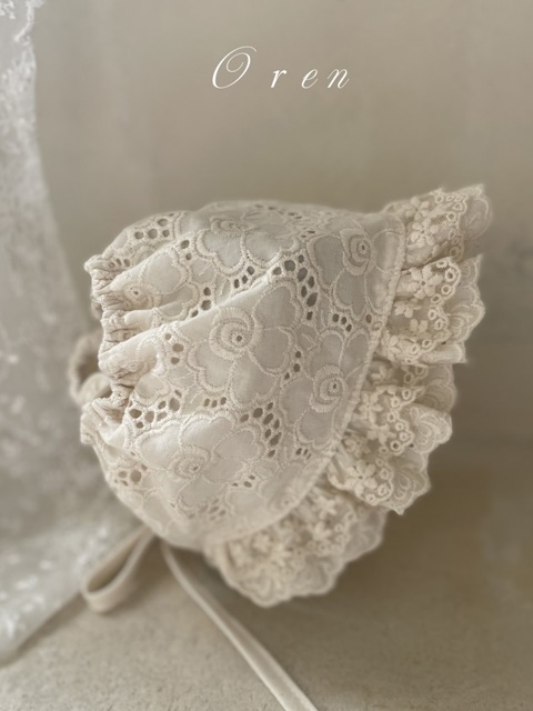 Brillant Lace Bonnet